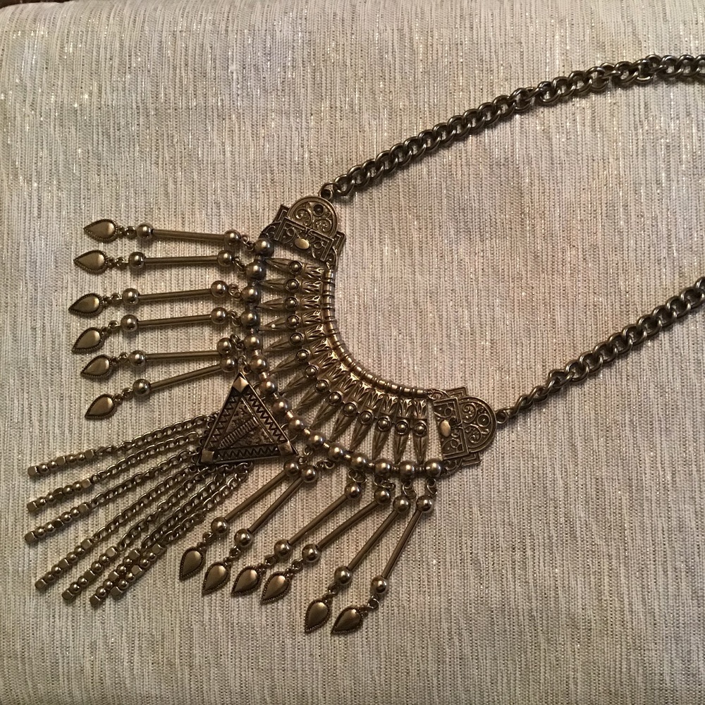 Gorgeous GUESS Necklace
